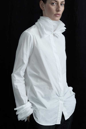 14_KATHARINA_HOVMAN_weisse_Bluse