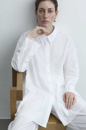 11_KATHARINA_HOVMAN_weisse_Bluse